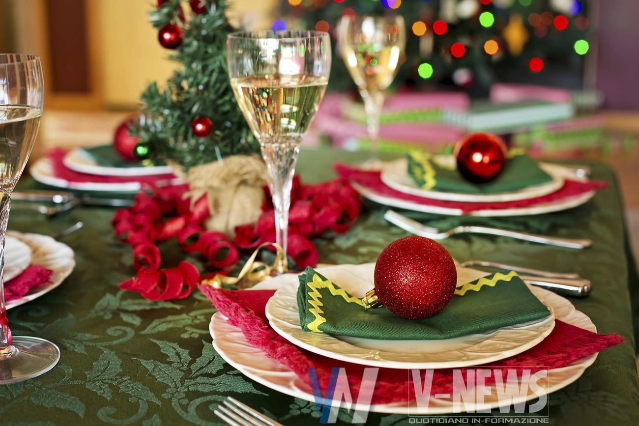 Free Christmas dinner table setup