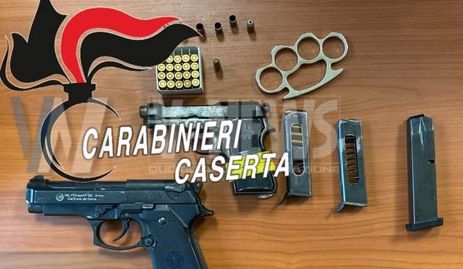 Castel Volturno. Armi e munizioni illegalmente detenute nascoste in casa: arrestato 53enne